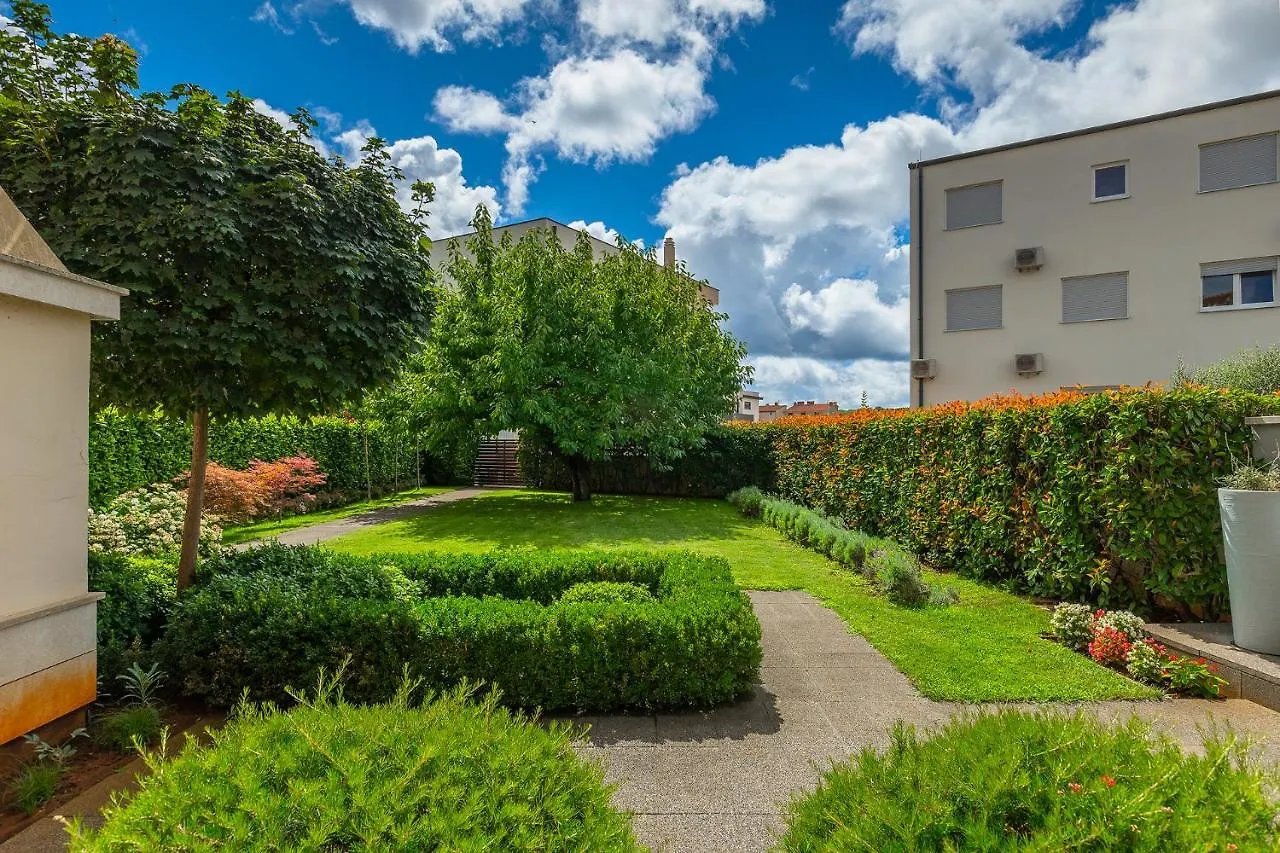Nona'S Garden Apartment Pula
