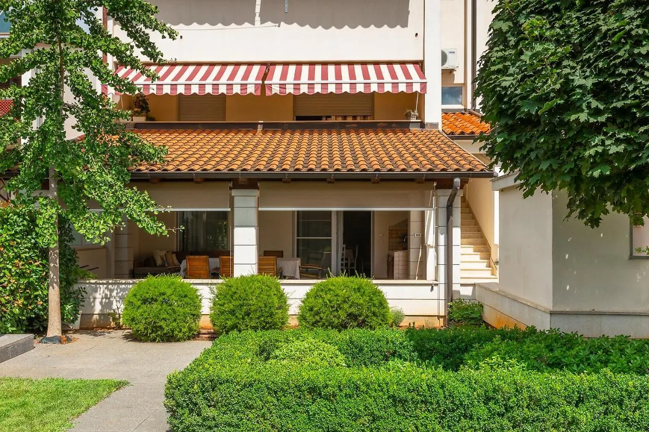 Nona'S Garden Apartment Pula